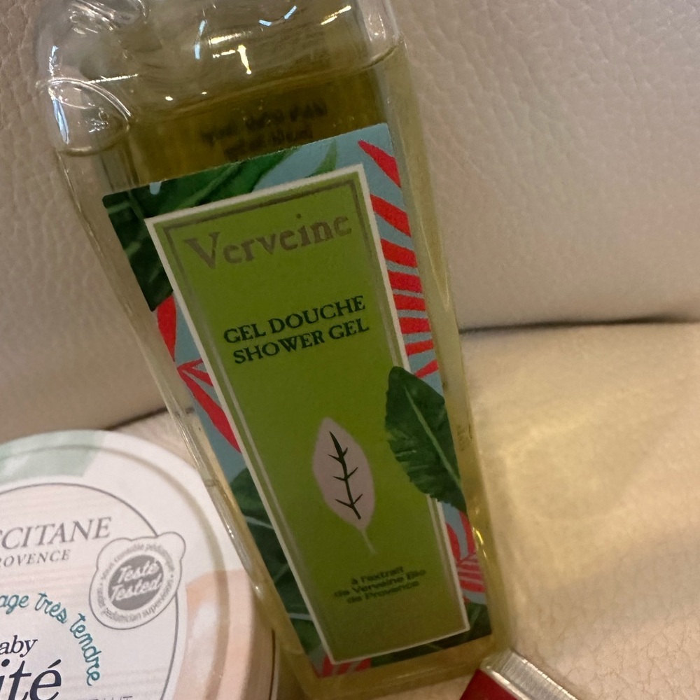 L’Occitane NWT Set of 3 Shower Gel Massage Crème Light Hand Cream Festive Garden - Picture 4 of 9